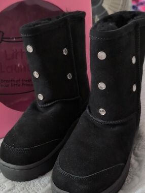NWOT Little laundry, Snuggy Stones Sherpa/Jewel Boots, Size 10.5